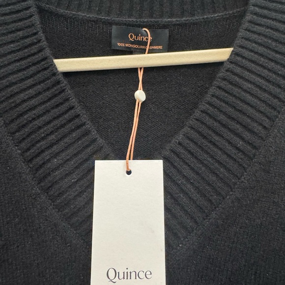 Quince Women's Mongolian Cashmere Oversized V-Neck Sweater Black M - Picture 3 of 4